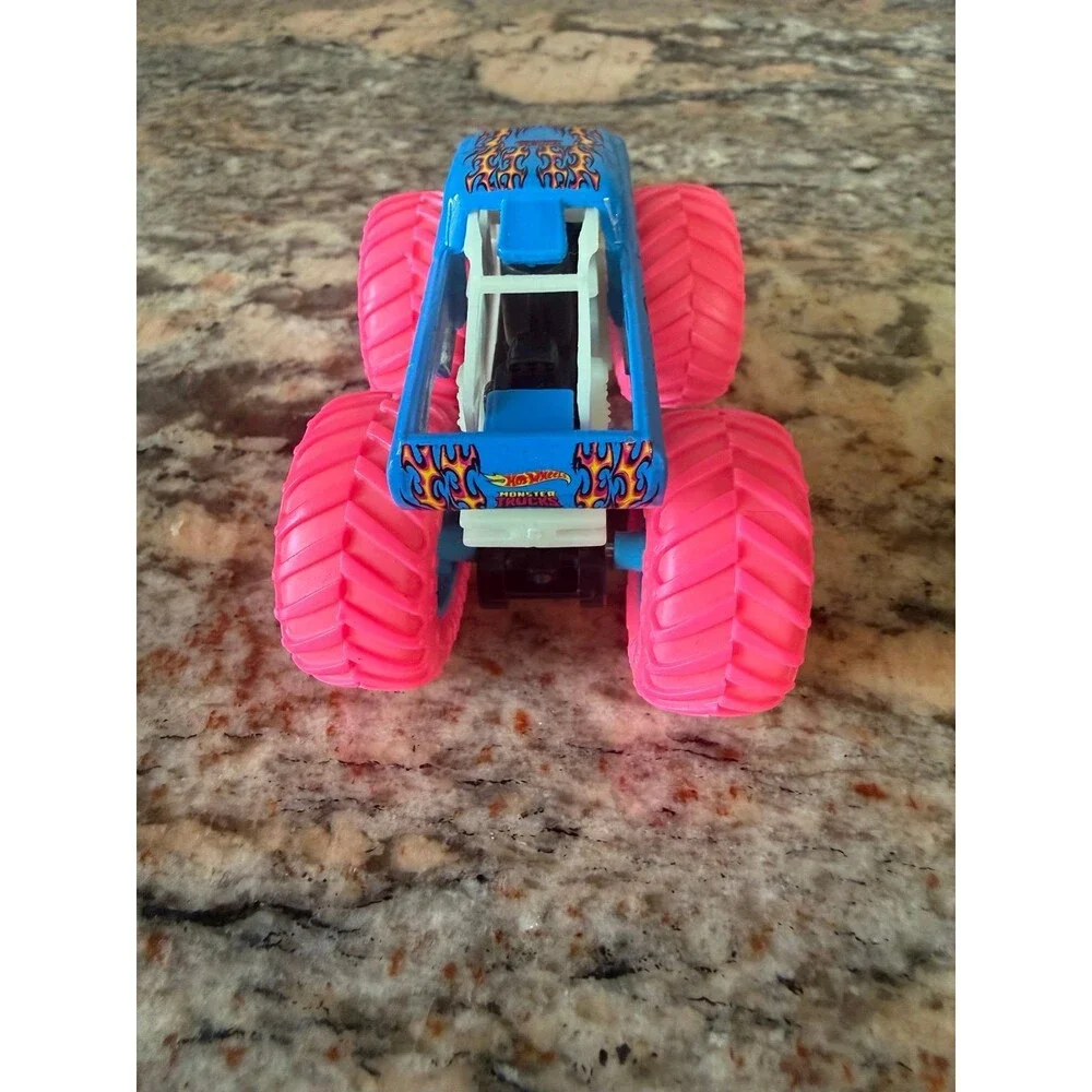 Hot Wheels Monster Truck Glow in the Dark PURE MUSCLE